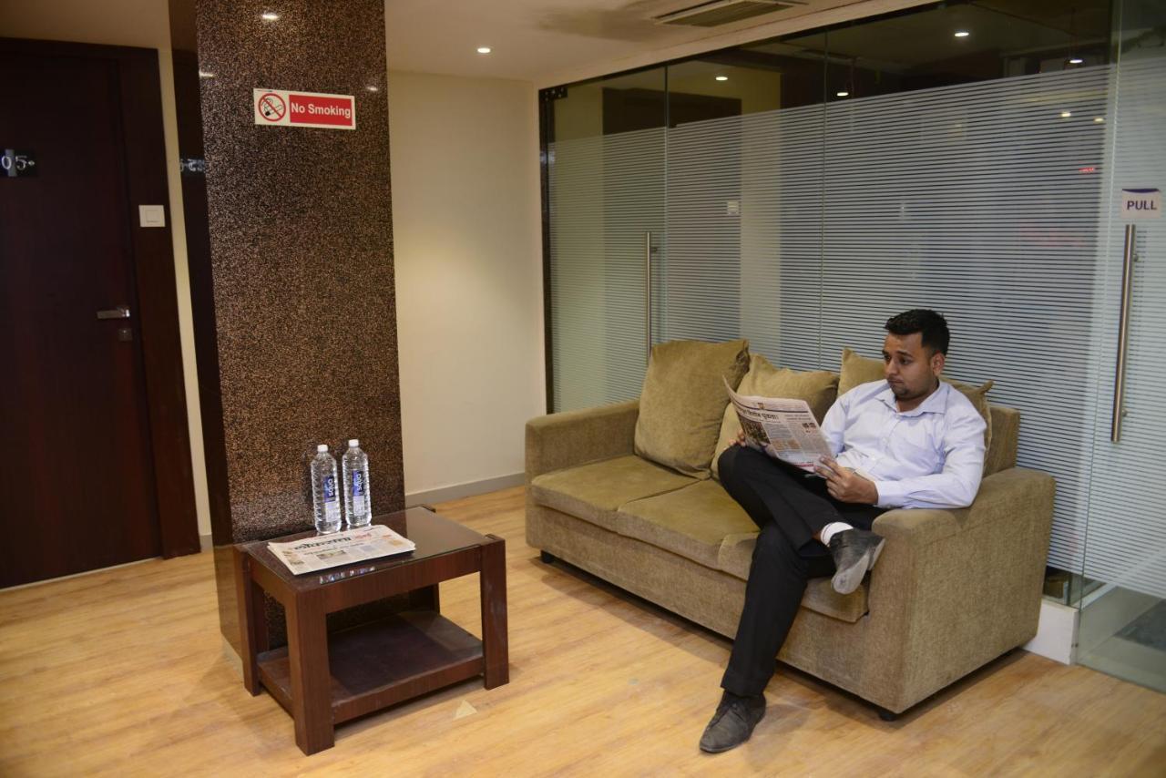 Hotel Malad Inn Opposite Malad Railway Station Mumbai Dış mekan fotoğraf
