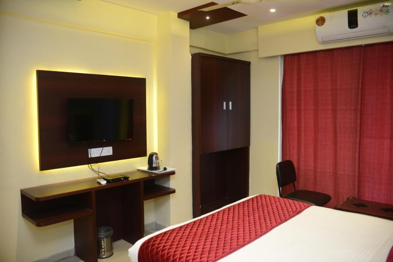 Hotel Malad Inn Opposite Malad Railway Station Mumbai Dış mekan fotoğraf